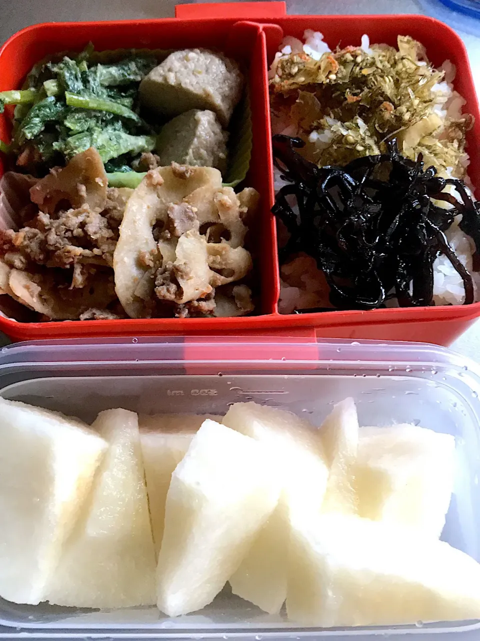 #本日のお弁当 秋はやっぱり食後の #梨|Nao K. Tさん