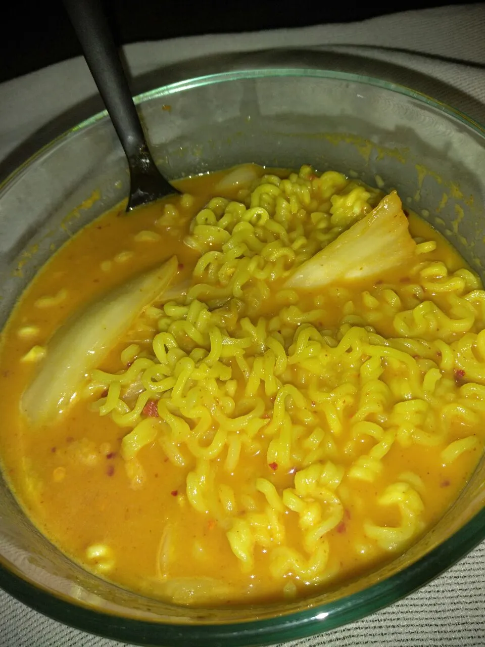 cheesey kimchi ramen. chz'y with nutritional yeast.|Polly Gelfusoさん