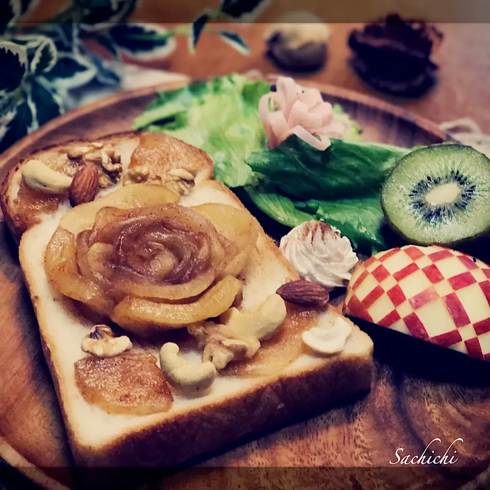 Snapdishの料理写真:朝食にアップルシナモントースト🍎|Sachichi♪さん