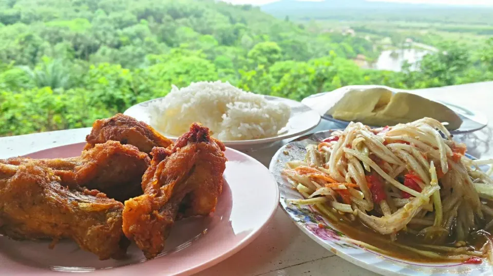 😝ส้มตำ🍚ข้าวเหนียว🍗ไก่ย่าง😤ทุเรียน😋|🍀Jaoh Ohlunlaa🍀さん