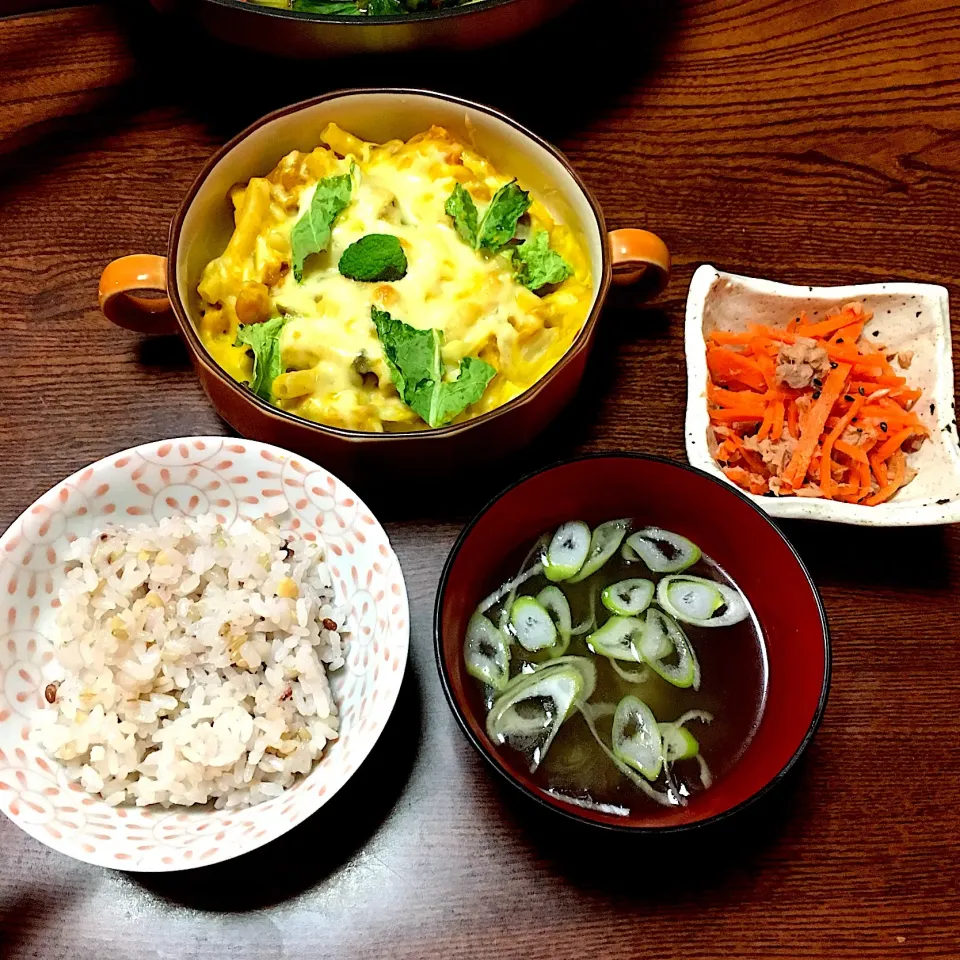 秋メニュー🍁 雑穀御飯、パンプキングラタン、まいたけスープ、キャロットとツナのサラダ|めいこさん