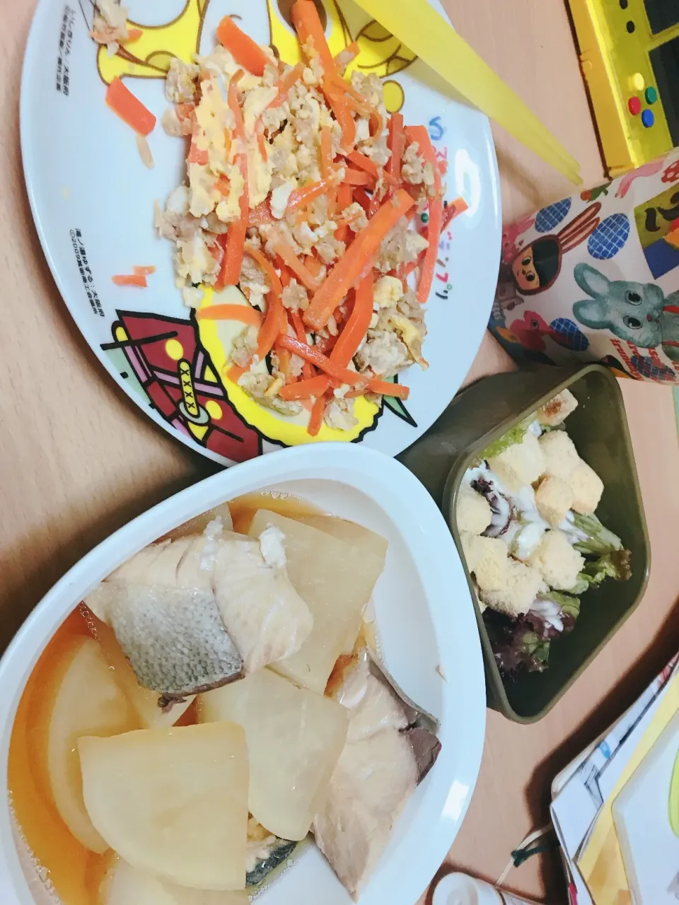 Snapdishの料理写真:ぶり大根
にんじんしりしり
シーザーサラダ|あみたんさん