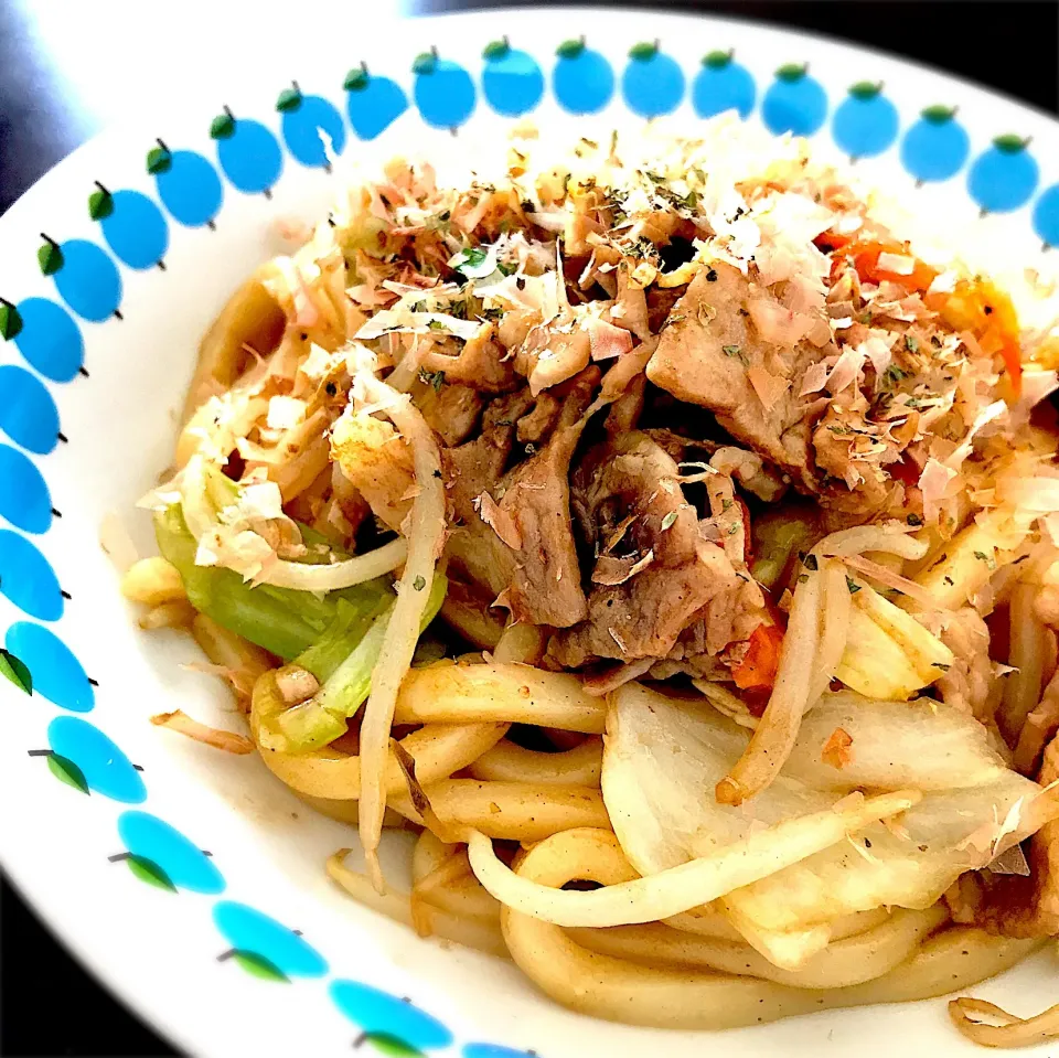 電子レンジだけで作る焼きうどん♪ソース味が好きなのです(∩´∀`∩)💕|🍓ふみふみ🍓さん