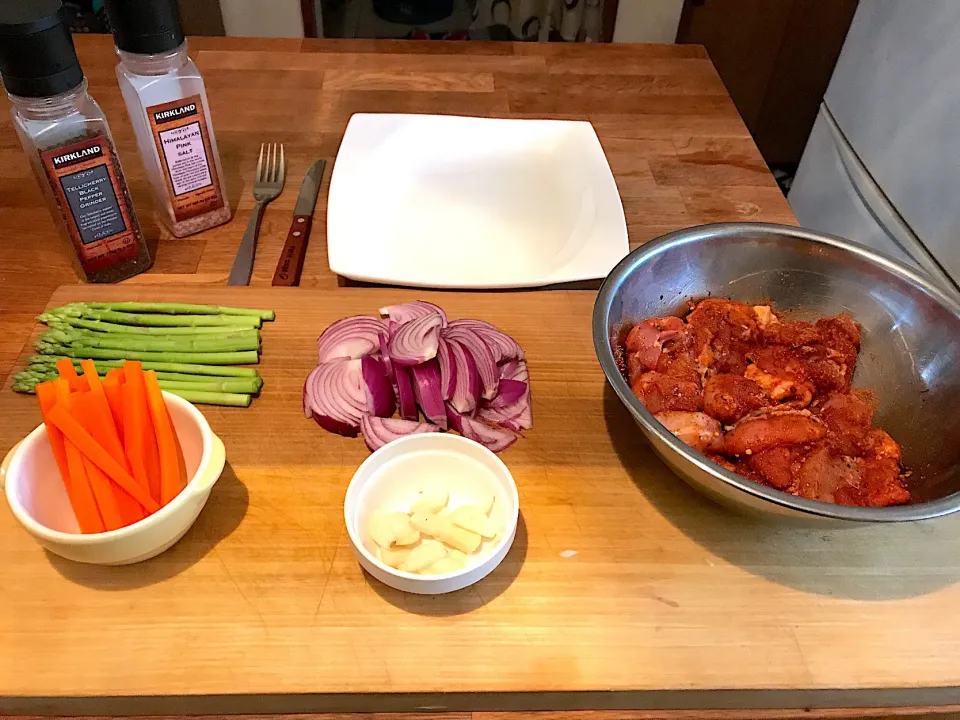 BBQ Butter Chicken with Caramelized Red Onion Asparagus Carrots|Emanuel Hayashiさん