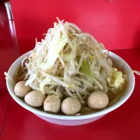 Snapdishの料理写真:ラーメン二郎茨城守谷店 小ラーメンニンニクスクナメヤサイウズラ|nanpuuさん