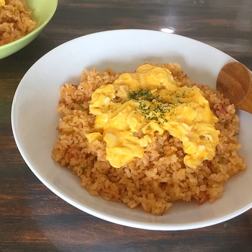 休日のお昼ごはん♬
ガーリックライスたまごのせ🥚|いしくん。（たまご王子🥚🐣🐥🐔）さん