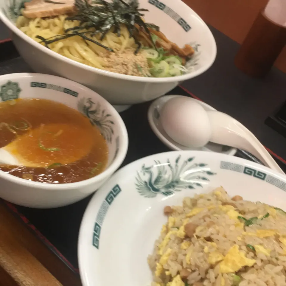 Snapdishの料理写真:汁なしラーメン大盛りとチャーハン|Hajime Sakaiさん