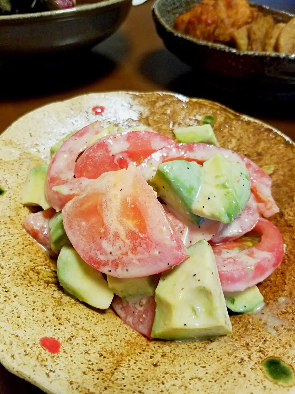 サラダ　アボカドとトマト🍅
アンチョビガーリック和え|ふりるさん