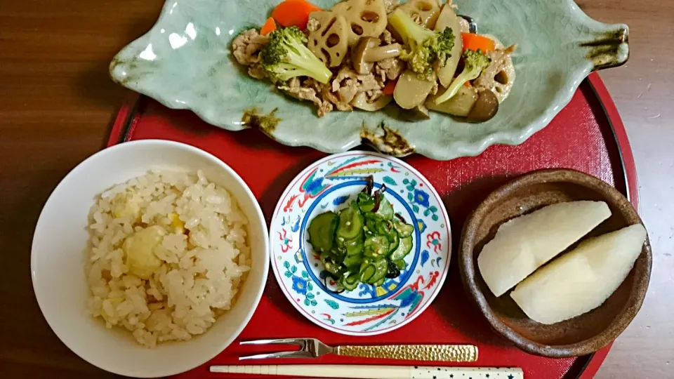 子供夜ご飯🍚栗ご飯、豚しめじ根菜甘酢炒め、胡瓜塩昆布和え、梨|アンジェさん