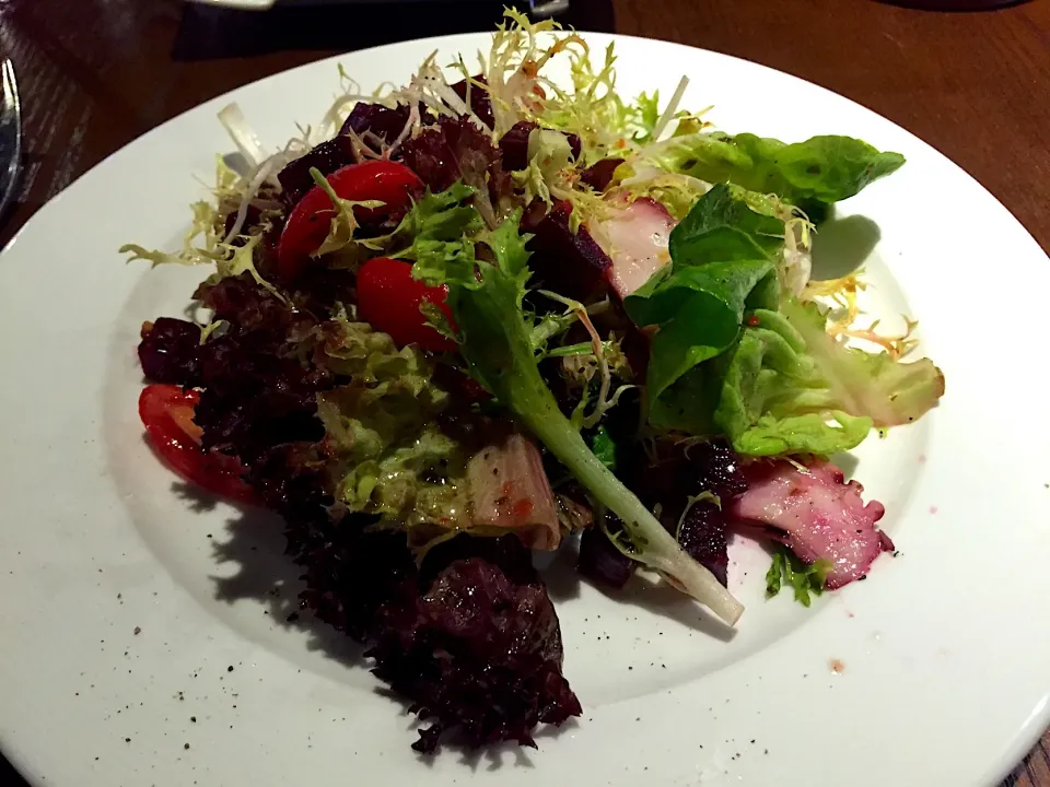 Grilled octopus with beetroot salad|Sky Blueさん