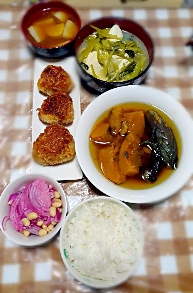 南瓜と茄子の煮物
焼きお握り
小松菜と豆腐をナンプラー煮浸し
紫玉ねぎのサラダ|時雨さん