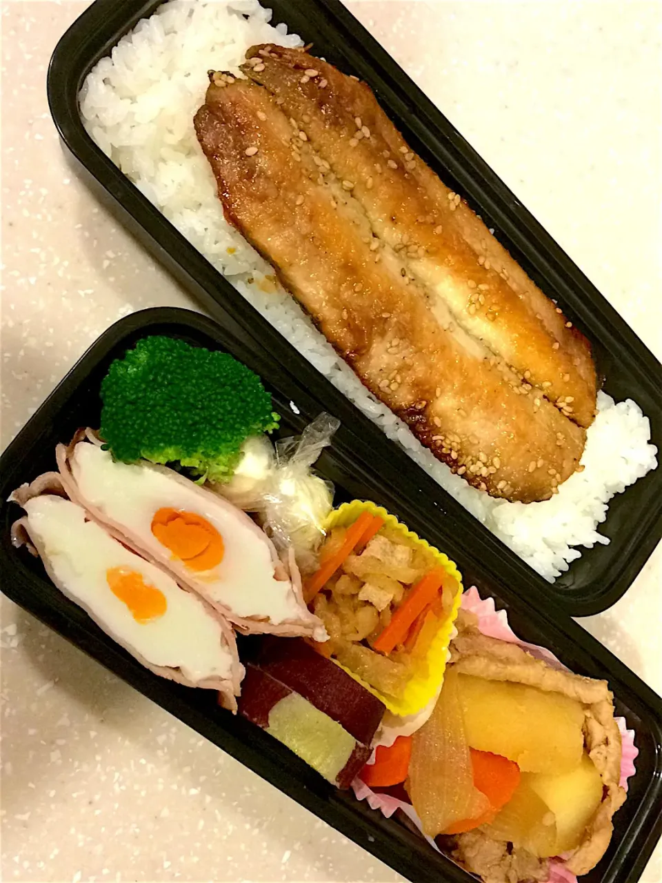 旦那弁当🍱
秋刀魚の蒲焼丼
肉じゃが
切り干し大根
さつまいも
ハムエッグ
チーズ
ブロッコリー|すがかえさん