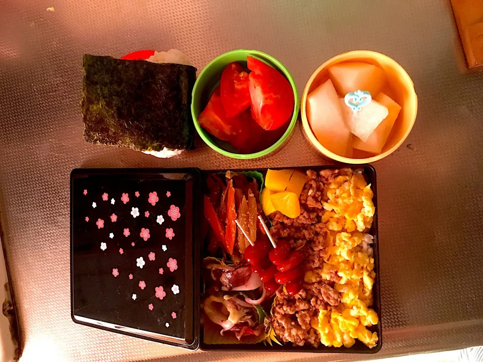 自分弁当🍱😋
今日からいよいよ始まります💪
ししゃも屋さんの２ヶ月間の仕事のために毎日作るぞ👍頑張るぞ！！|みかさん