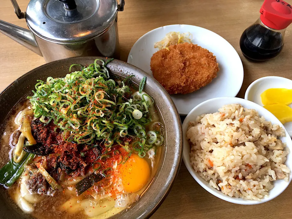 牧のうどん 肉たまご
かしわめし
北海道新じゃがコロッケ|Kouji  Kobayashiさん