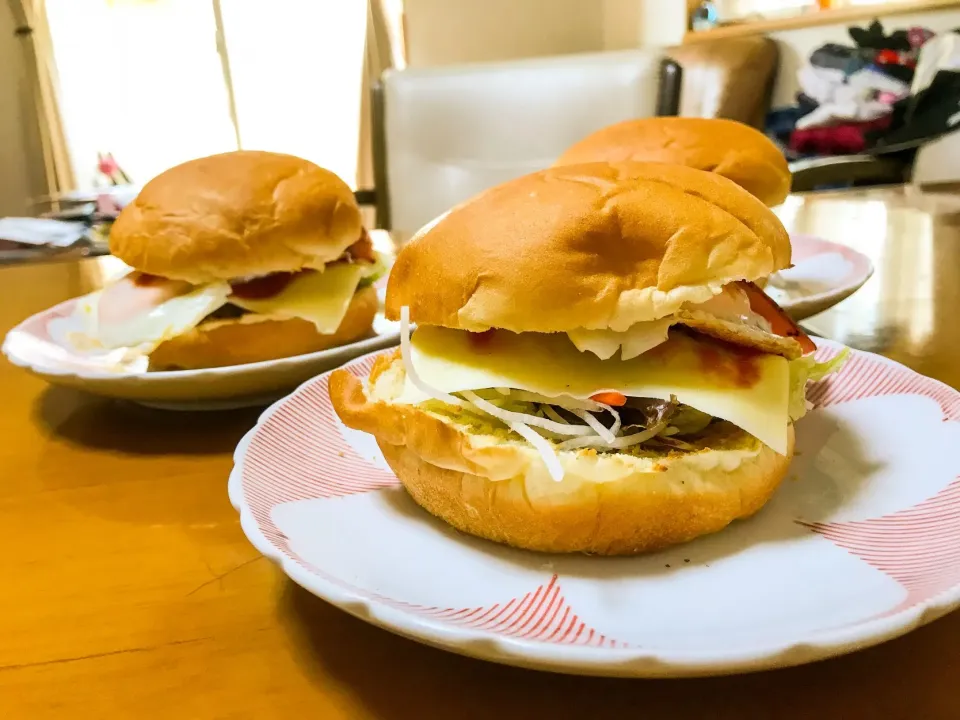 ベーコンエッグチーズバーガー|ツツヤンさん