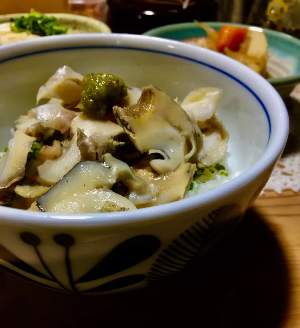 サザエ丼．肉じゃが．貝汁．キンピラ牛蒡で晩ご飯|keikoさん