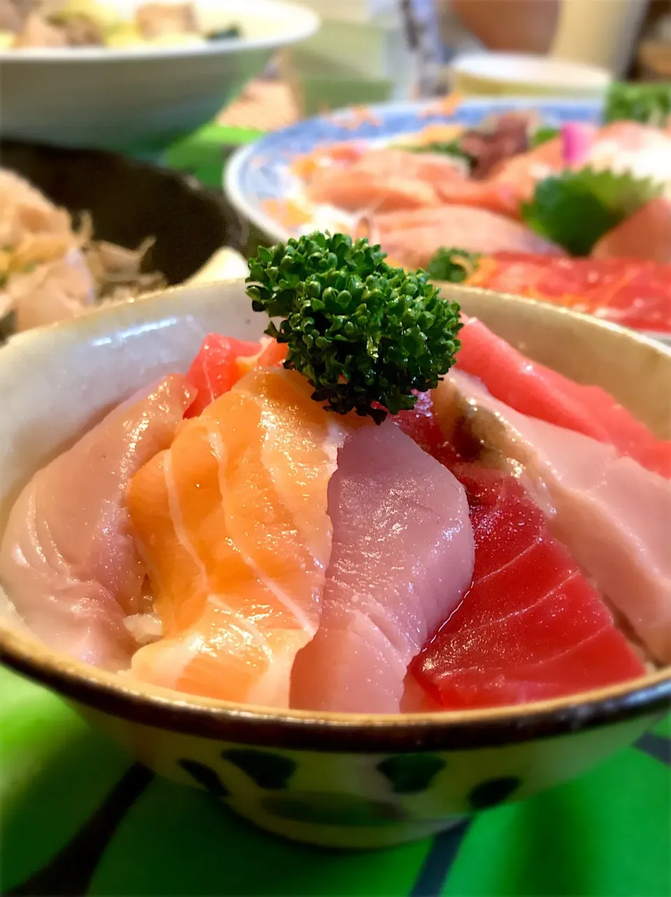 AI料理カメラを使って姪が盛ったご飯茶碗の鉄火丼|きよたさん