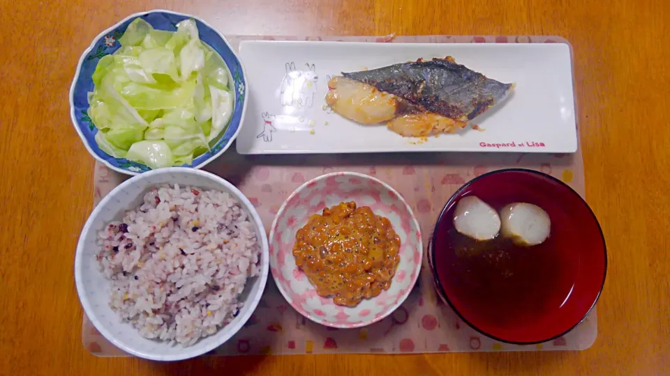 ９月１４日　鰆の西京漬け　塩キャベツ　納豆　とろろ昆布とお麩のお吸い物|いもこ。さん