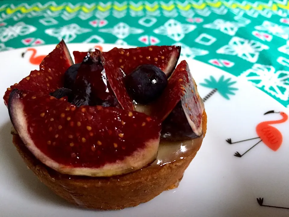 Tartellette with fresh#figs,custard and #blueberries ❣️|Natalia Rodriguezさん