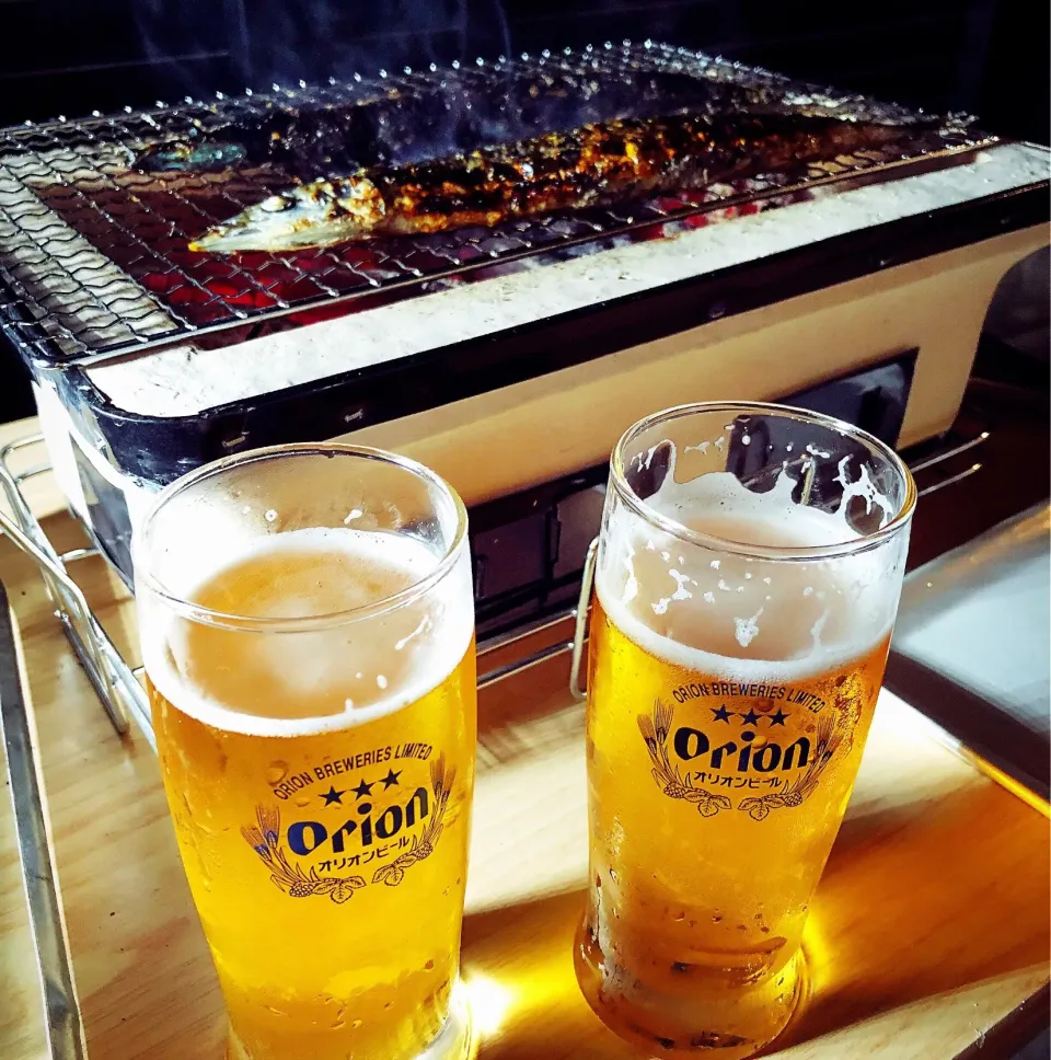 沖縄に旅行に行った長男から私と旦那へのお土産は、orionのビールグラス🍻冷凍庫でキンキンに冷やして七輪で焼いた秋刀魚をツマミにカンパーイ( ^^)／🍻＼(^^ )秋だね～🍁|Kashimanakitchenさん