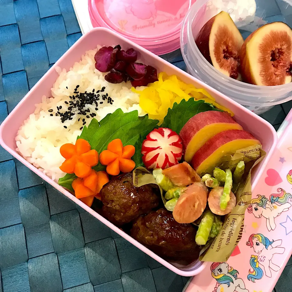 Snapdishの料理写真:#お弁当 #さつまいもレモン煮#ハンバーグ#ウィンナーとアスパラのマヨネーズ炒め|chikasdayさん