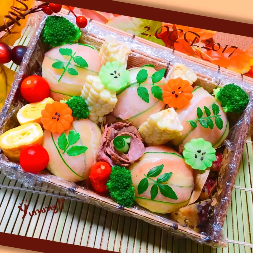 Snapdishの料理写真:ハーブソルトのご飯で生ハムときゅうりのラップおにぎりのお弁当🍱|naochandayonnさん