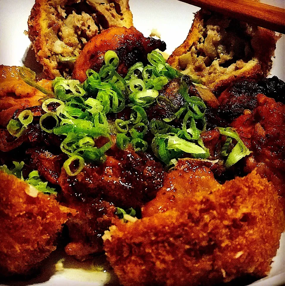 Beef Croquet with Garlic & chili  pepper Fried onions and chicken  @chefemanel|Emanuel Hayashiさん