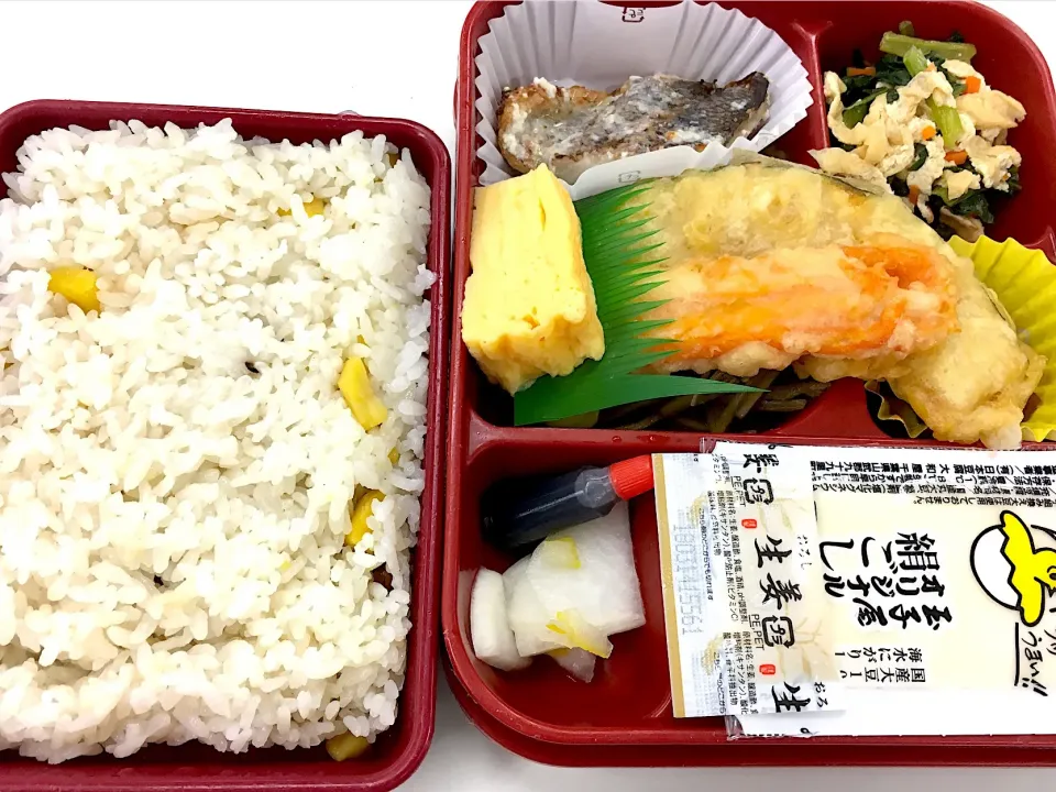 玉子屋日替りオフィス弁当🍱
☆秋の味覚堪能Week☆
ささげ入栗ごはん
めぬけ粕漬焼
玉子屋の絹ごし豆腐
かにかま天ぷら
かぼちゃ天ぷら
小松菜と油揚の煮びたし
金平ごぼう
厚焼玉子
うずら豆
大根ゆず一夜漬|ゆうじ.さん