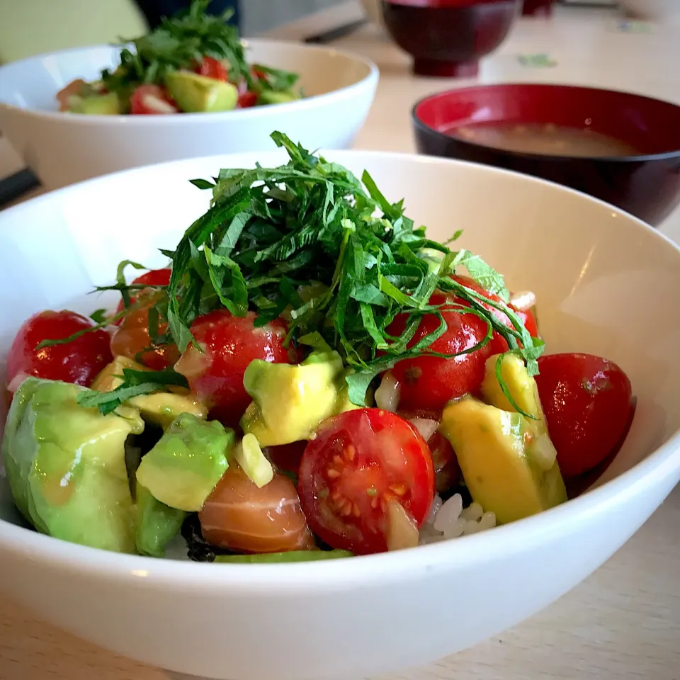 くららさんの料理 アボトマサーモン丼~🍅|SnapdishJPさん