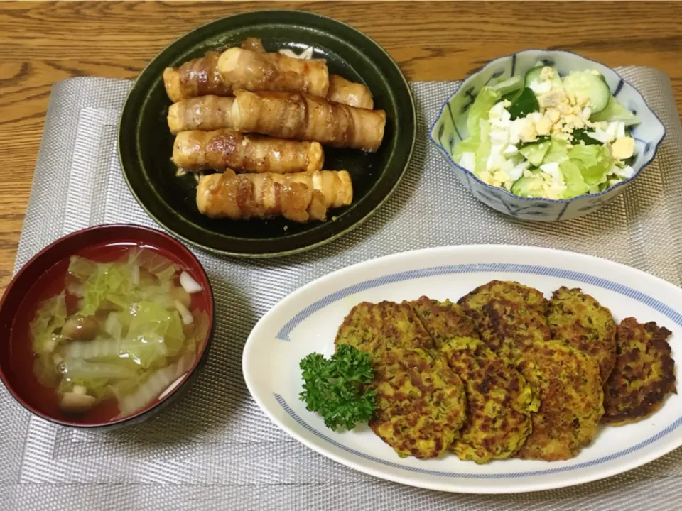 肉巻き豆腐・サラダ・インドのファラフェル（？）・白菜としめじのお汁|美也子さん