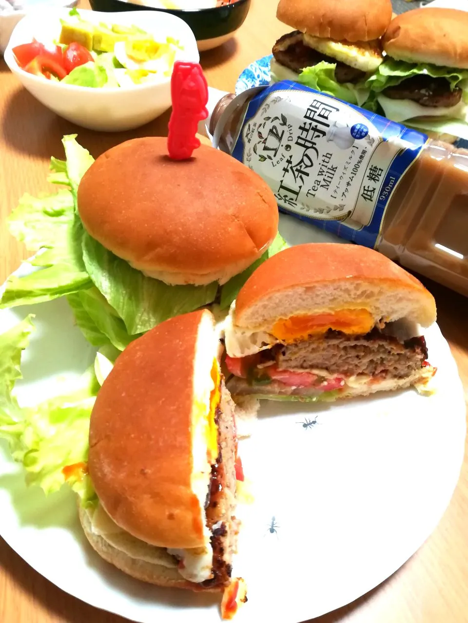 Dinner  #ハンバーガー #hamburger　#100%牛肉てごねハンバーグ　 #月見チーズ　 #UCC上島珈琲 #紅茶の時間モニター|tamakiさん