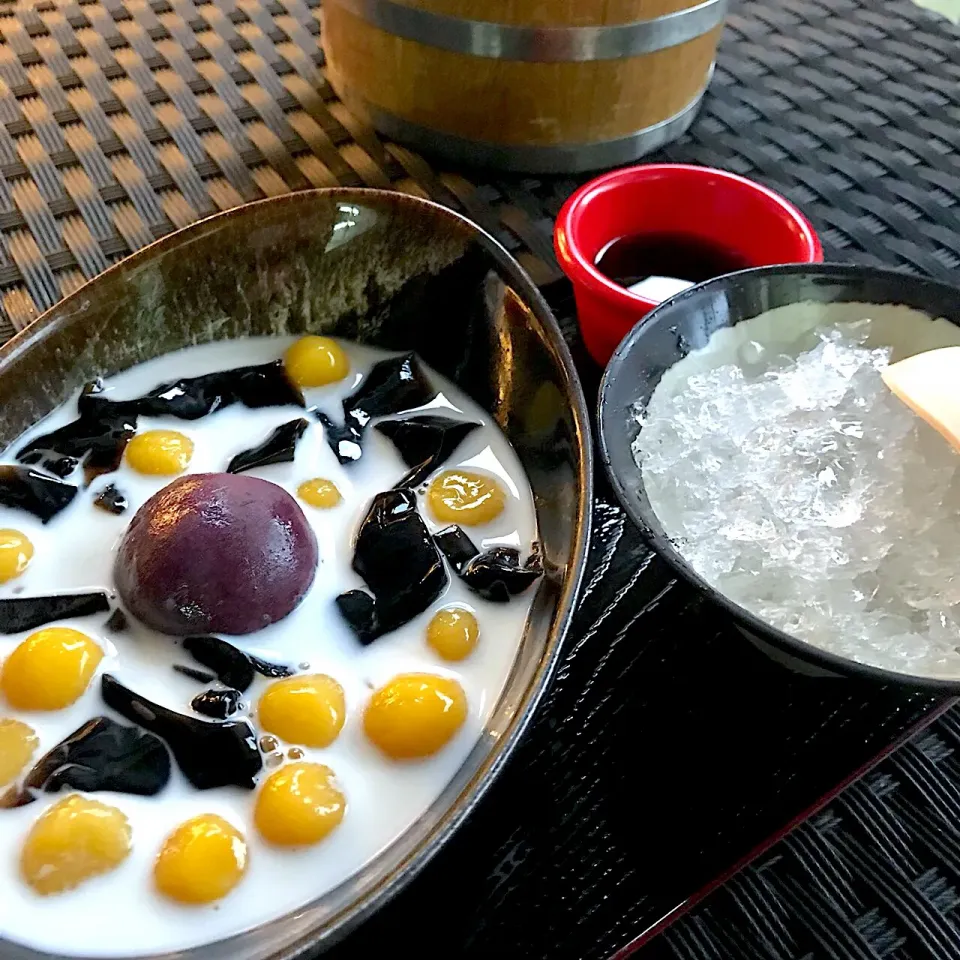 Sweet potato with pumpkin ball and grass jelly in sweeten milk|PhUnGさん