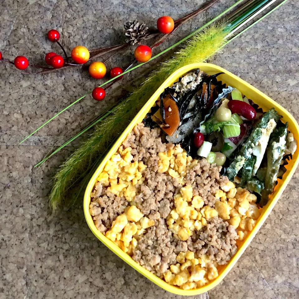 モザイクそぼろ丼弁当🍙|夢ーテルさん