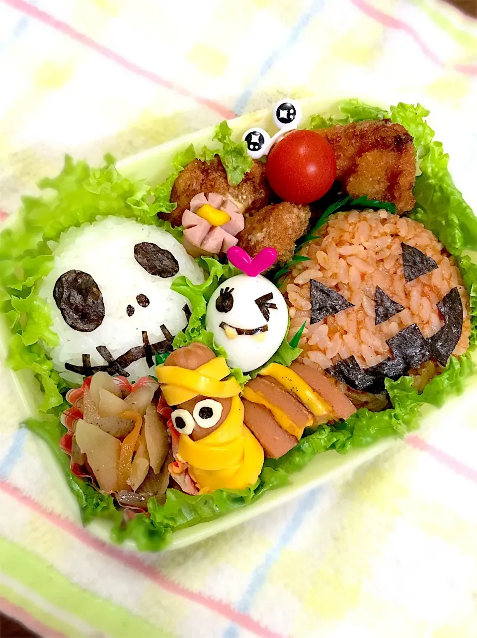 Snapdishの料理写真:給食のない日【👻ハロウィン🎃】弁当
〜🎃ケチャップライスおにぎり🎃💀スケルトンおにぎり💀🍗チキンカツ🍗👻オバケうずら👻ミイラソーセージ・きんぴら〜
#キャラ弁#おにぎり弁当 #ハロウィン弁当 #ハロウィン|華恋さん