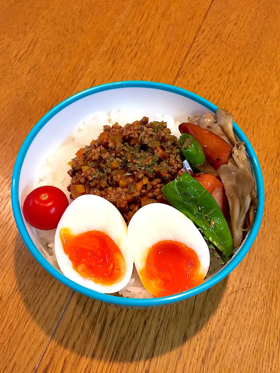 Snapdishの料理写真:高校生息子のお弁当  挽肉ハンバーグのせライス|まつださんさん