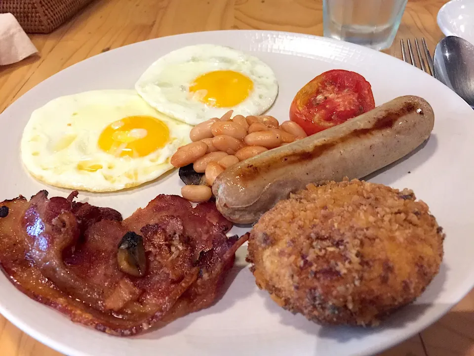 バリでの朝食、カロリー凄そう|H.Kさん