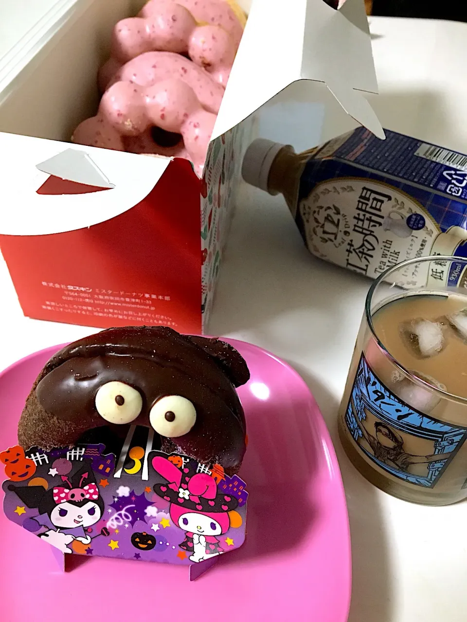 Snapdishの料理写真:ミスドのハロウィンドーナツ×紅茶の時間ミルクティー。 #ミルクティー当選|mari♡（もも(*´∀｀*)♪）さん