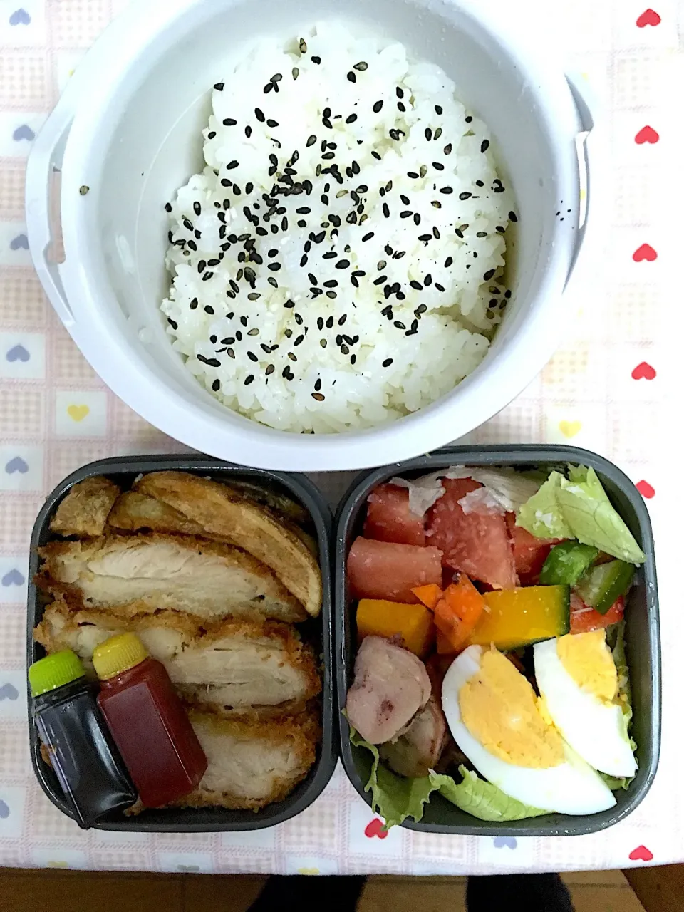 10月3日息子弁当 鶏カツ フライドポテト  タコとパプリカなどのコブサラダ|オリーブさん