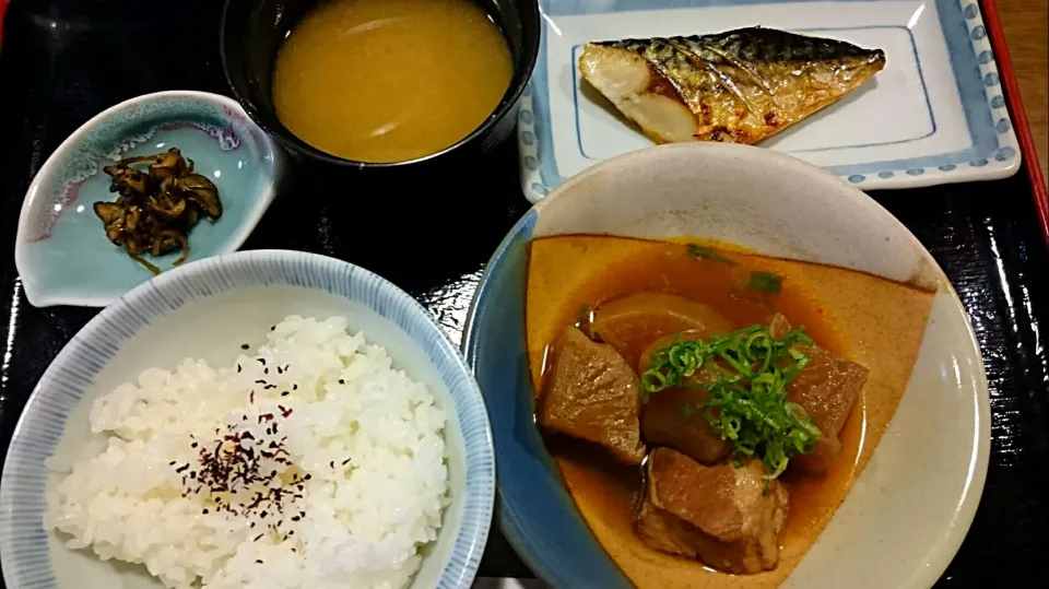 焼き魚 角煮 ランチ|ぶりじっとえいちぇるさん