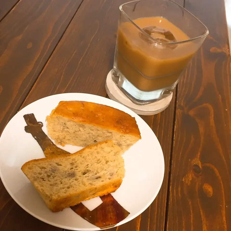 朝ごはんはカフェラテとバナナパウンドケーキ⸜(´ ˘ `∗)⸝|サヤラムネさん