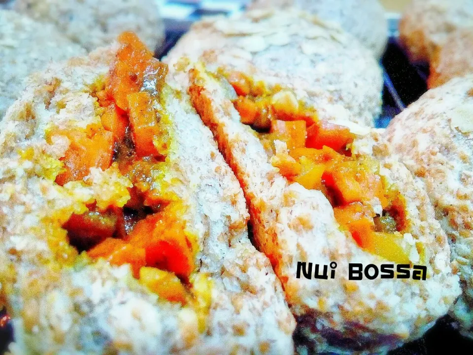 "Whole Wheat Bread with Vegetable Filling"😀💚💛🍞|nuibossa fb.Nui Bossaさん