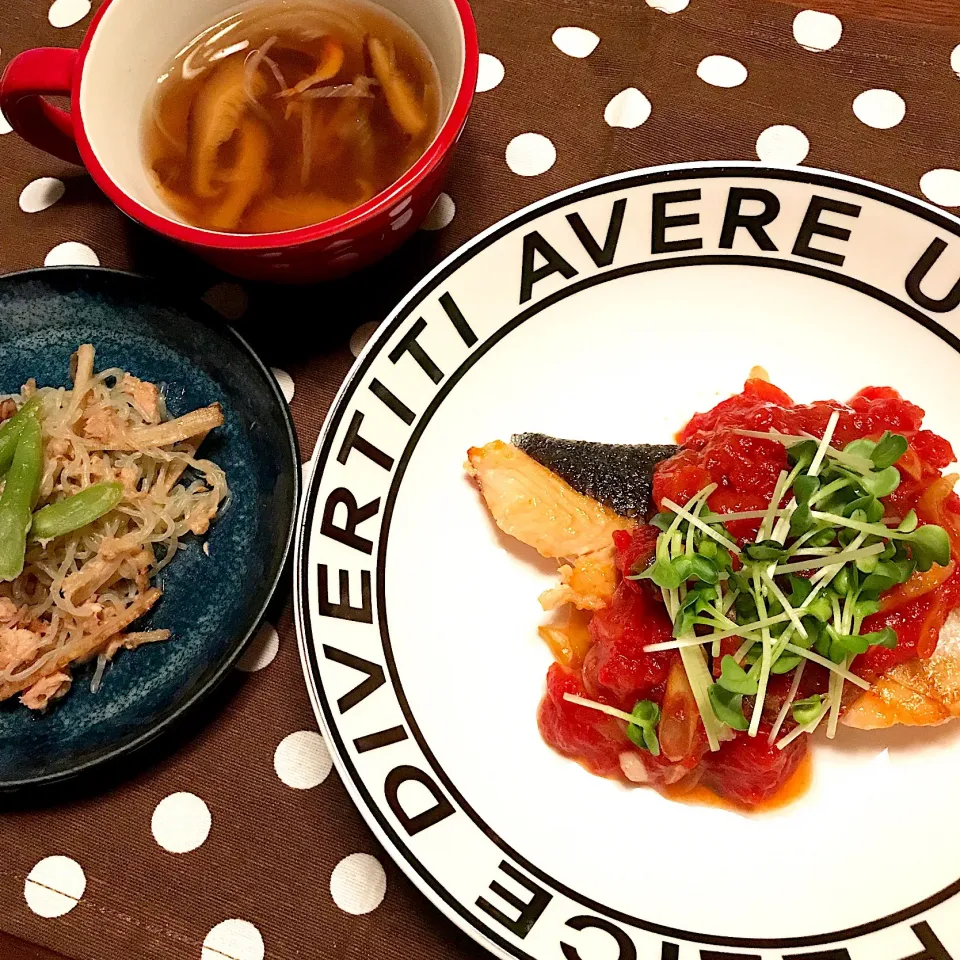 鮭の中華トマトスープ♡ツナとしらたきの炒め物♡中華スープ♡|まゆかさん