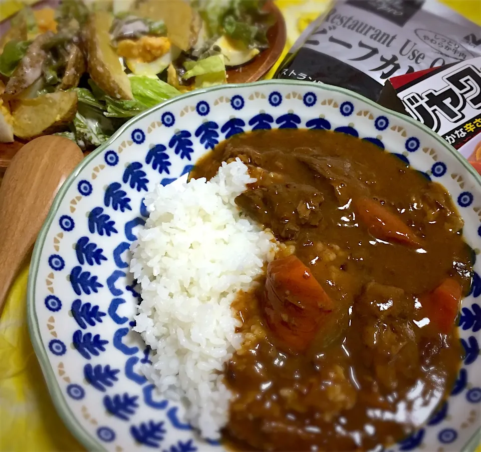 レトルトと固形ルーを半分ずつのトロトロ牛すじカレー🍛|ゆいちゃんママさん