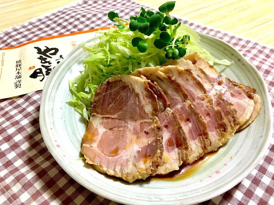 焼豚屋本舗の焼豚🐽|くっきいさん