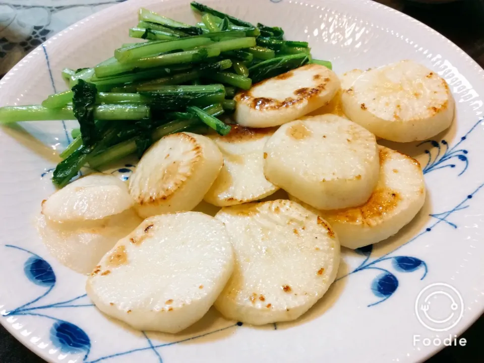 かぶの葉っぱが美味しい😋
かぶの胡麻油焼き❣️|アライさんさん