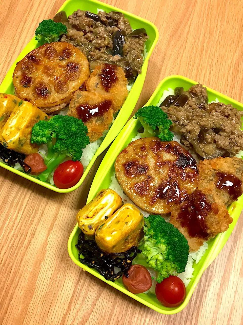 2017.10.4中2＆高2男子鰯バーグ 弁当〜ｵﾊﾖｫ(≧∀≦*)ﾉ
#中2弁当 #高2弁当 #鰯バーグ #ナス丼|mari-pさん