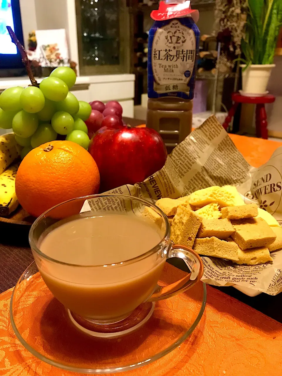 おからの蒸しパン🍞＆フルーツ🍌🍏🍎🍇🍊UCC紅茶の時間☕️|ナムナムさん