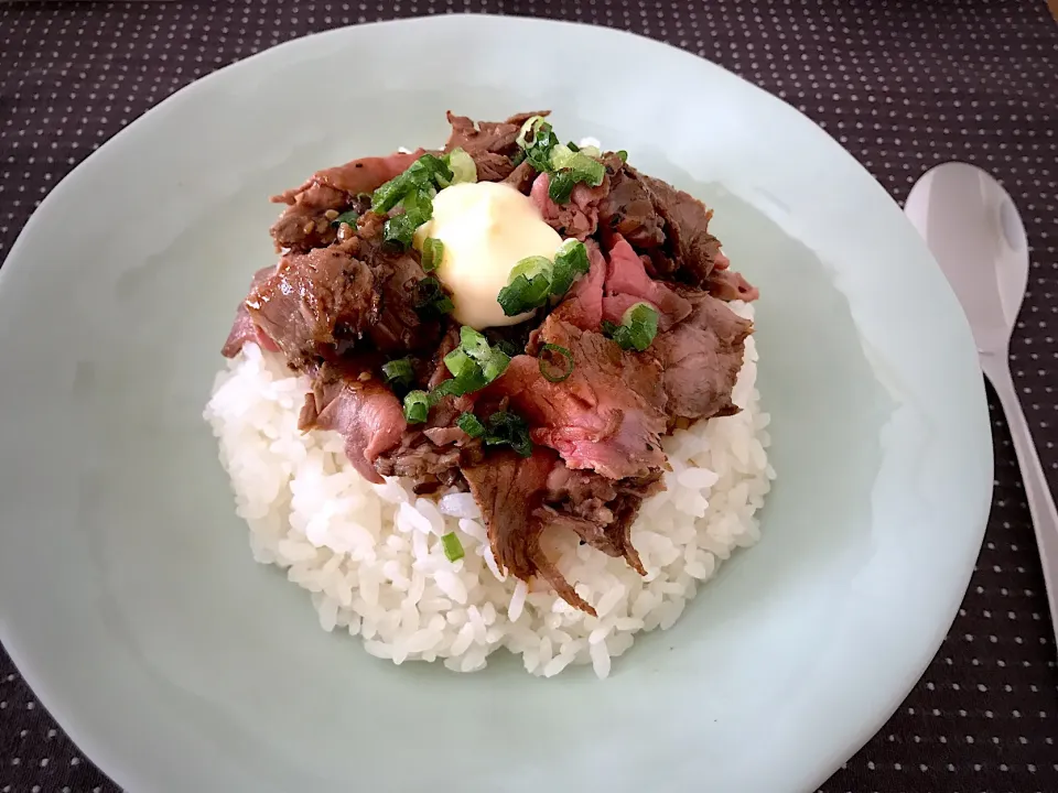 ローストビーフ丼|ぴーまんさん