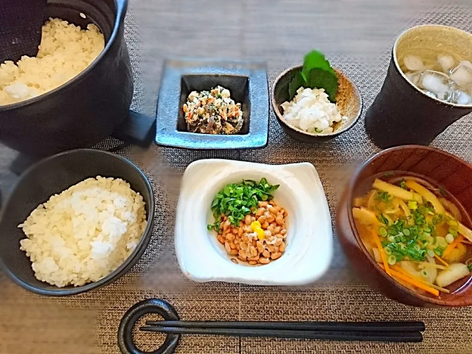 休日の朝御飯♪
●土鍋炊きたてご飯
●納豆
●白あえ
●鬼おろし
●お味噌汁|yokoさん