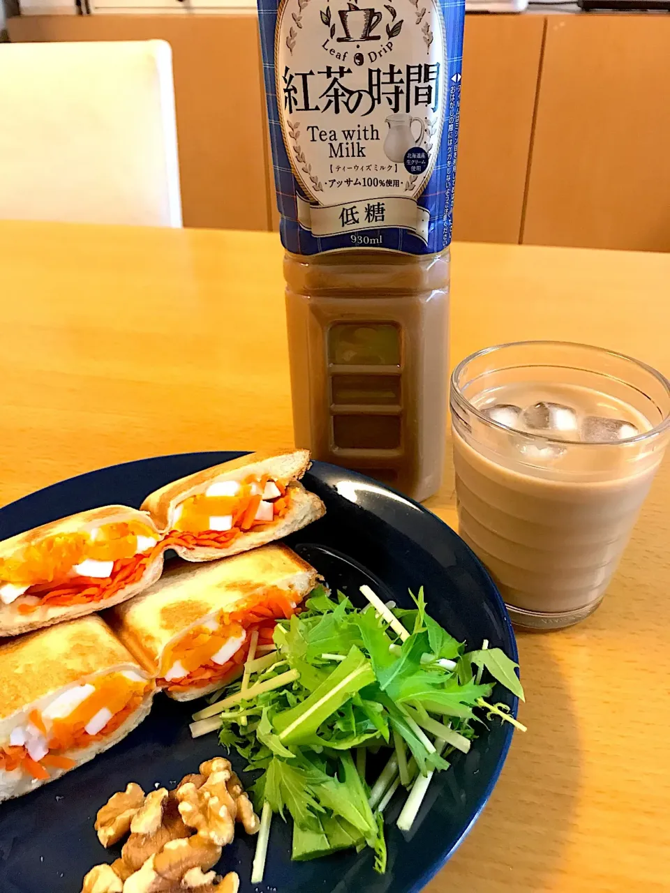 Snapdishの料理写真:紅茶の時間ティーウィズミルクとホットサンドのランチ♪|ゆかりさん